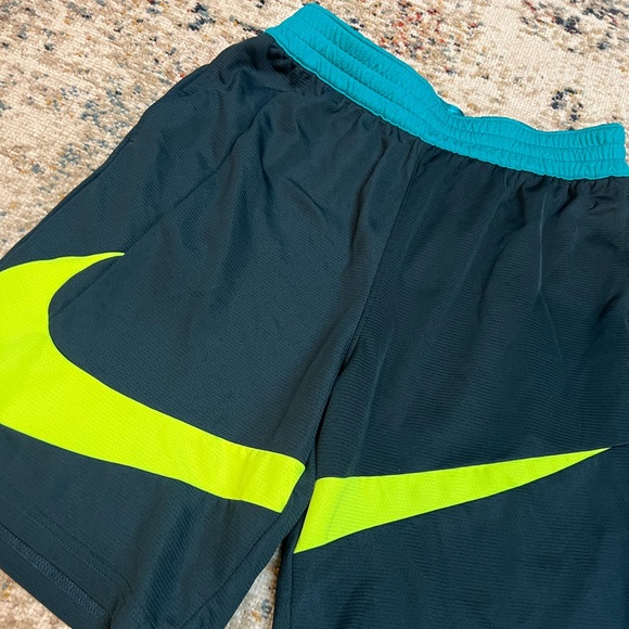 Boys Nike Standard Dri- Fit shorts - Picture 2 of 5